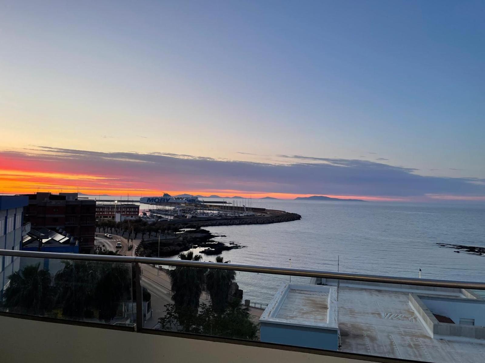 Casa Vacanza Acquamarina 托雷斯港 外观 照片